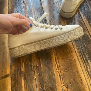 White canvas sneakers with light brown sole. Size 7, worn once - great condition